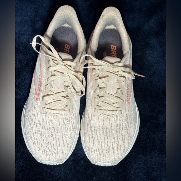 Brooks Shoes - Cotton Candy Super light weight Brooks Women's Anthem 7